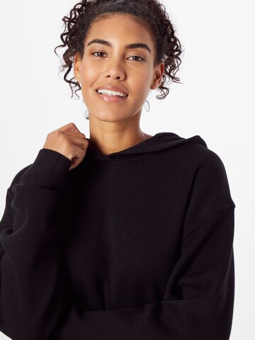 Onzie Athletic Sweater in Black