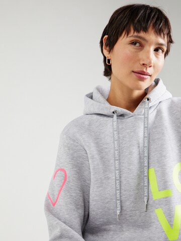 Zwillingsherz Sweatshirt 'LOVE' in Grau