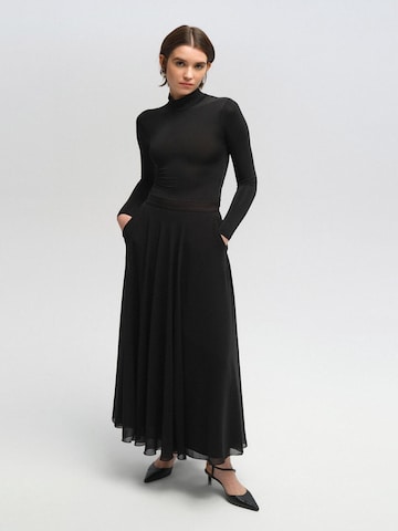 Touche Prive Skirt in Black