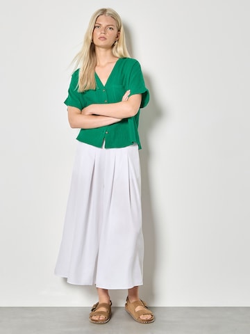 Apricot Textured V-Neck Blous in Grün
