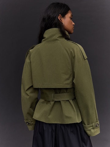 Bershka Välikausitakki värissä vihreä