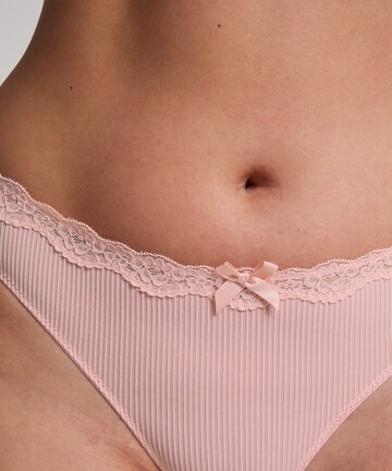 Hunkemöller String 'Lola' in Roze