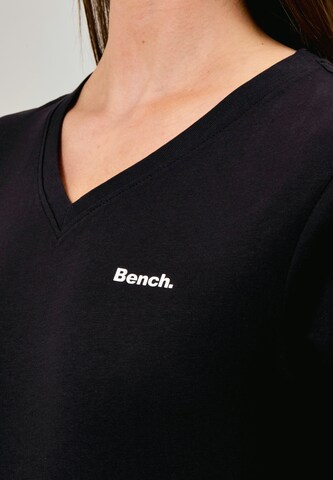 BENCH T-Shirt in Schwarz