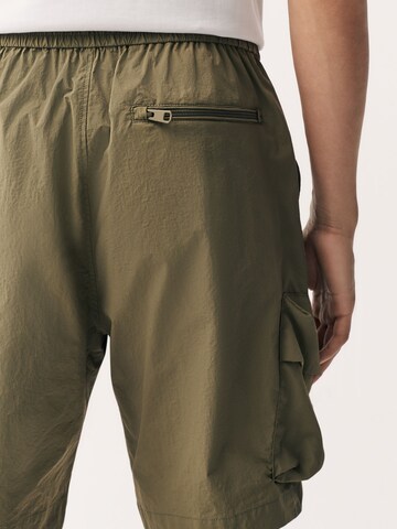 Next Loosefit Cargobroek in Groen