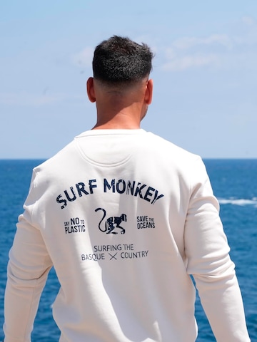 Surf Monkey Sweatshirt 'Rette das Ozean' in Weiß