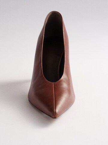 The Set Pumps in Brown