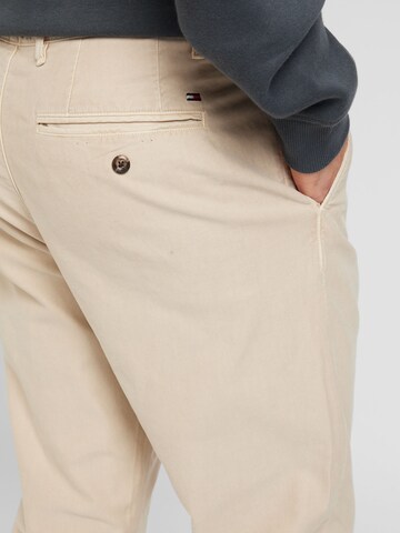 Coupe slim Pantalon chino 'CHELSEA' TOMMY HILFIGER en beige