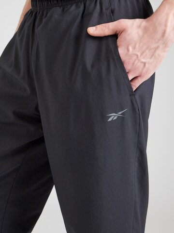 ReebokTapered Sportske hlače - crna boja