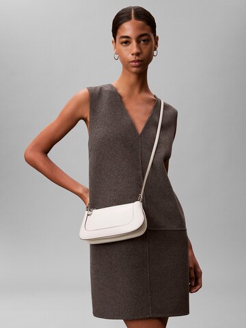 Sac bandoulière Calvin Klein en blanc : devant