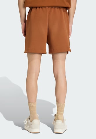 ADIDAS SPORTSWEAR - Loosefit Pantalón deportivo 'Lux' en marrón