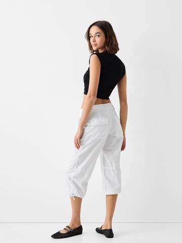 Regular Pantaloni de la Bershka pe alb