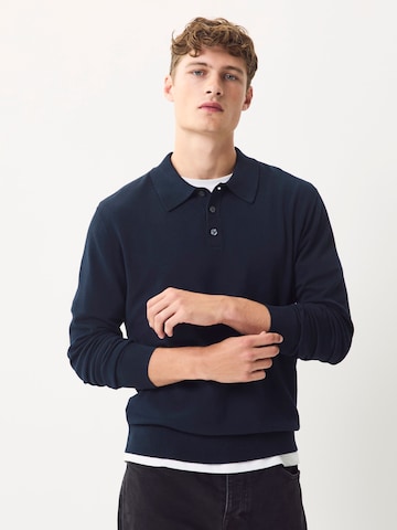 Tricou de la Next pe albastru: față