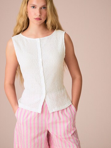 Next Blus i vit: framsida