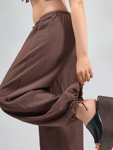 Loosefit Pantaloni di Busem in marrone