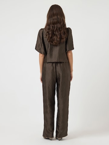 Wide leg Pantaloni di YAS in marrone