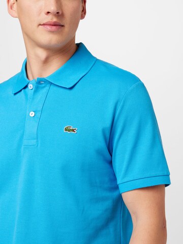 mėlyna LACOSTE Priglundantis modelis Marškinėliai