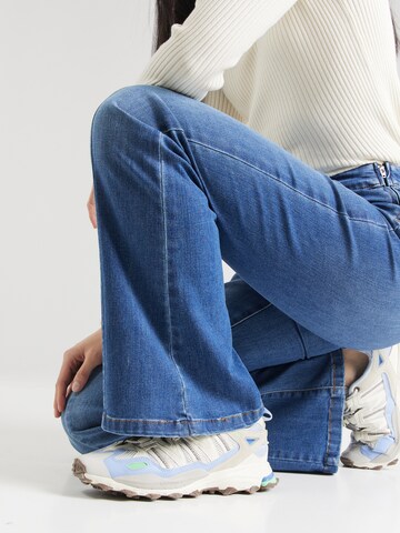 ONLY Flared Jeans 'WAUW' in Blau