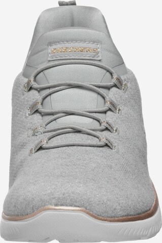 SKECHERS Sneaker in Grau