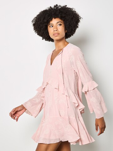 Apricot Floral Embroidered Mini Dress ' ' in Pink: Vorderseite