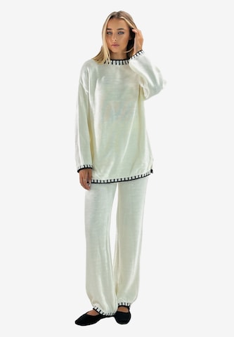 Elara Regular Broekpak in Wit: voorkant