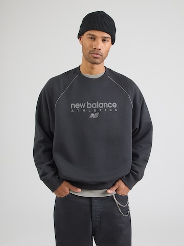 Sweat-shirt 'Trackside' new balance en noir : devant