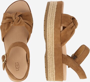 UGG - Sandalias con hebilla 'Trisha' en marrón