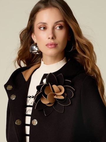 Cappotto di mezza stagione di oltre in nero