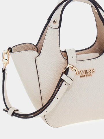 GUESS Handtasche 'Helina' in Weiß