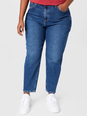 Tommy Jeans Curve Tapered Jeans in Blue: front