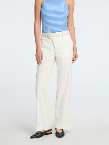 Regular Pantalon à plis 'TANIA-RITA' SELECTED FEMME en blanc : devant
