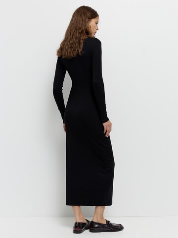 Pull&Bear Sukienka w kolorze czarny