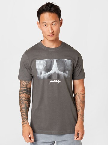 Mister Tee T-shirt 'Pray' i grå: framsida