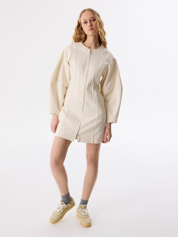 Twist Shirt dress in Beige