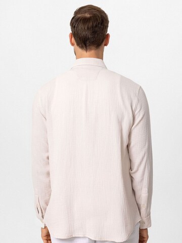 Antioch - Ajuste regular Camisa en beige