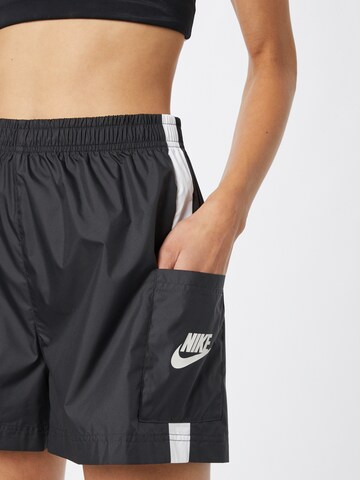 Nike Sportswear Regular Broek 'Essential' in Zwart