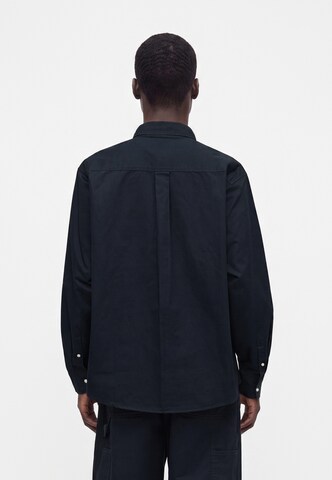 Carhartt WIP Comfort Fit Košeľa 'Madison' - Modrá