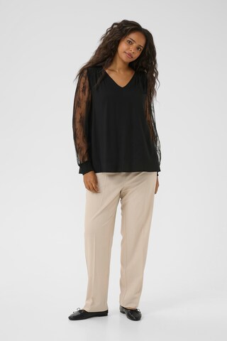 KAFFE CURVE Bluse 'Freya' i sort