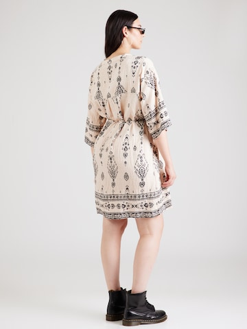 Rochie 'CARDANIL' de la ONLY Carmakoma pe bej