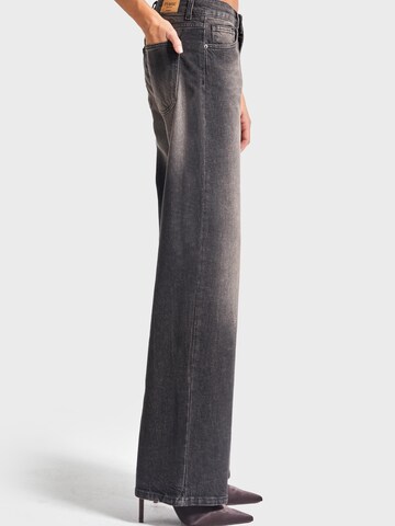 IT'S BASIC Regular Jeans 'Straight High Rise Jeans' in Bruin