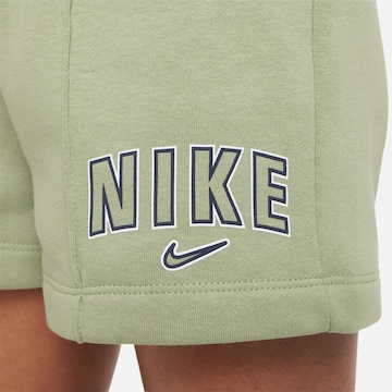 Nike Sportswear Regular Pants in Green