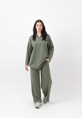 Elara Sweat suit in Green: front