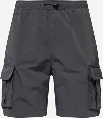 Karl Kani Regular Shorts in Grau: predná strana