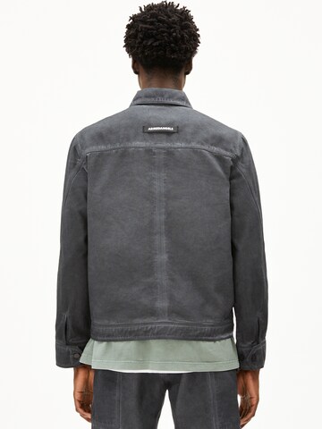 ARMEDANGELS Übergangsjacke 'Sebaas' in Grau: Vorderseite