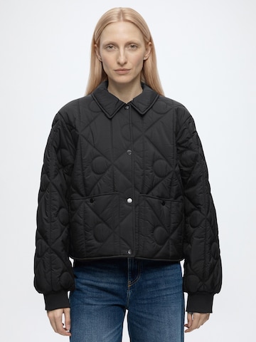 Calvin Klein Jeans Φθινοπωρινό και ανοιξιάτικο μπουφάν σε μαύρο: μπροστά