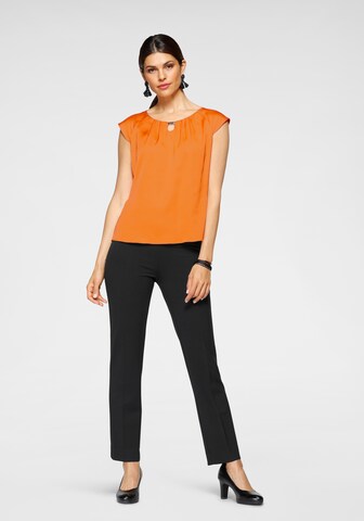 HERMANN LANGE Collection Regular Pleated Pants in Black