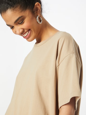 PIECES - Camiseta talla grande 'Rina' en beige