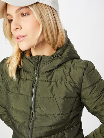 Veste mi-saison 'Tilda' ABOUT YOU en vert