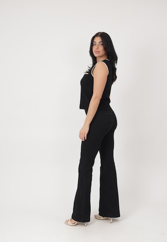 Elara Strikvest i sort