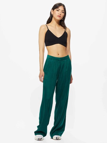 Young Poets Loose fit Pleat-Front Pants 'Matilda' in Green