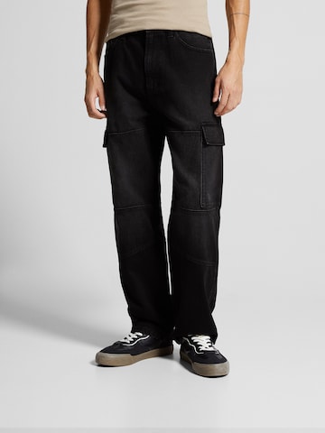 Bershka Loose fit Cargo Jeans in Black: front